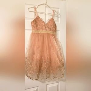 Cute short prom dress. Great for 8th grade dance too.